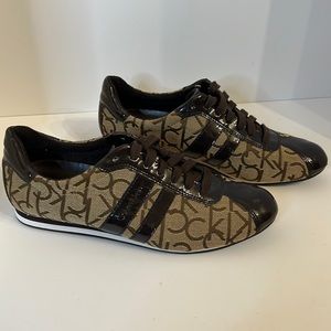 CALVIN KLEIN GAYLA 2 BROWN SIGNATURE SHOES SZ 8 M